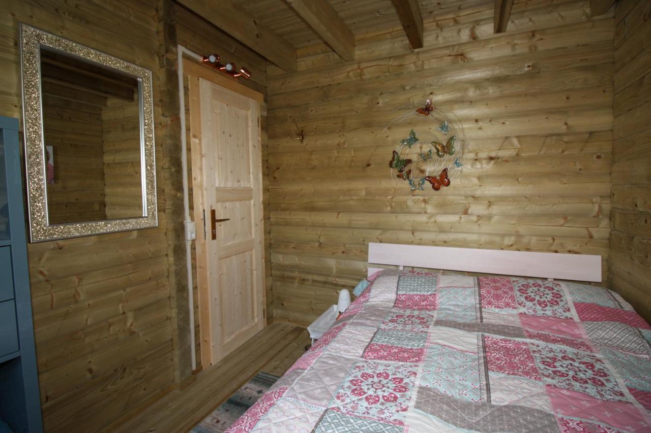 Villa Emilia - Gemuetliches Kinderfreundliches Blockhaus Mit Umzaeuntem Garten シント・アナラント エクステリア 写真