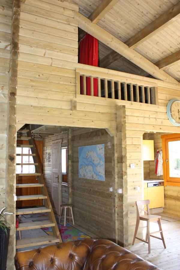 Villa Emilia - Gemuetliches Kinderfreundliches Blockhaus Mit Umzaeuntem Garten シント・アナラント エクステリア 写真