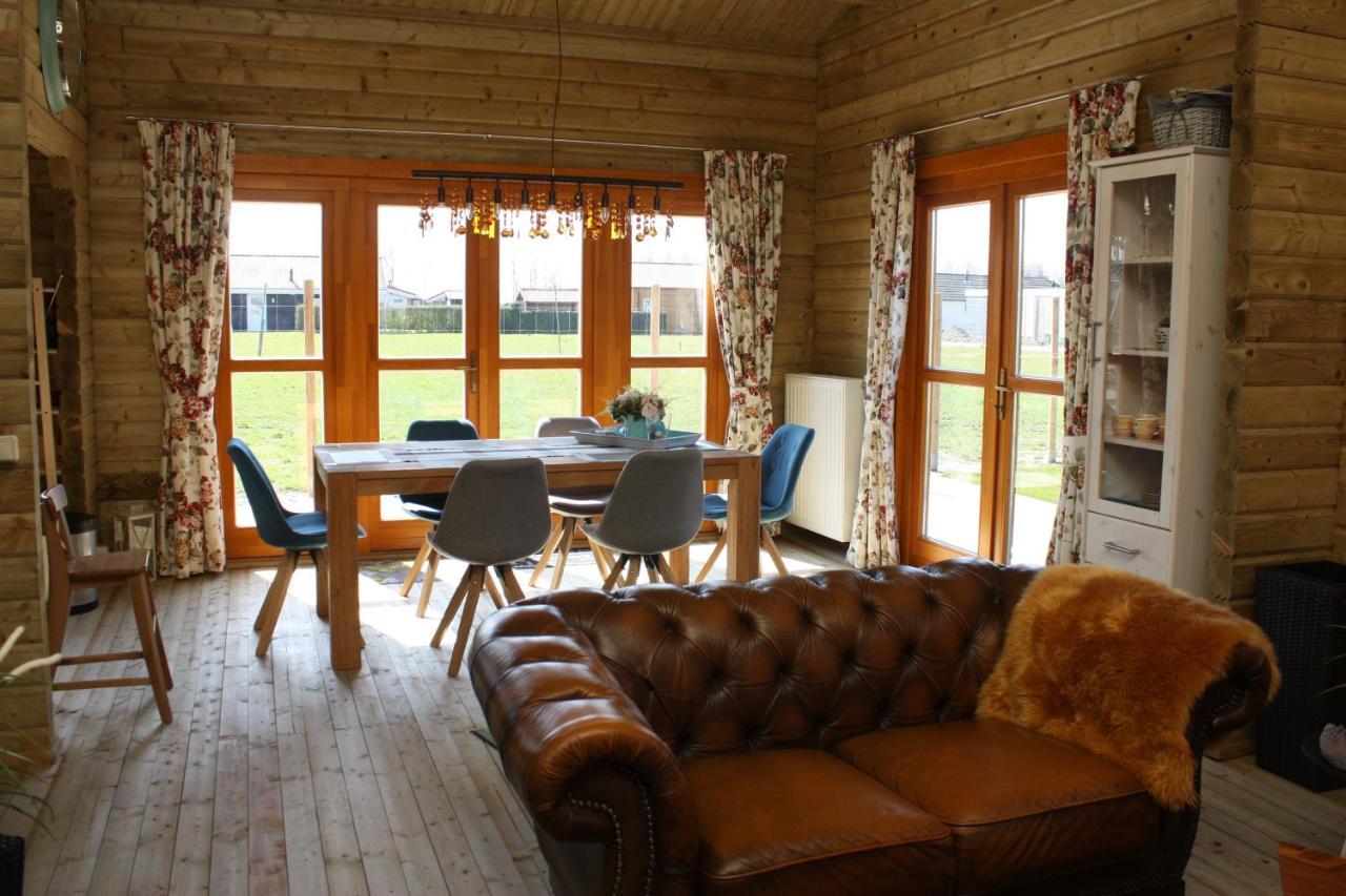 Villa Emilia - Gemuetliches Kinderfreundliches Blockhaus Mit Umzaeuntem Garten シント・アナラント エクステリア 写真