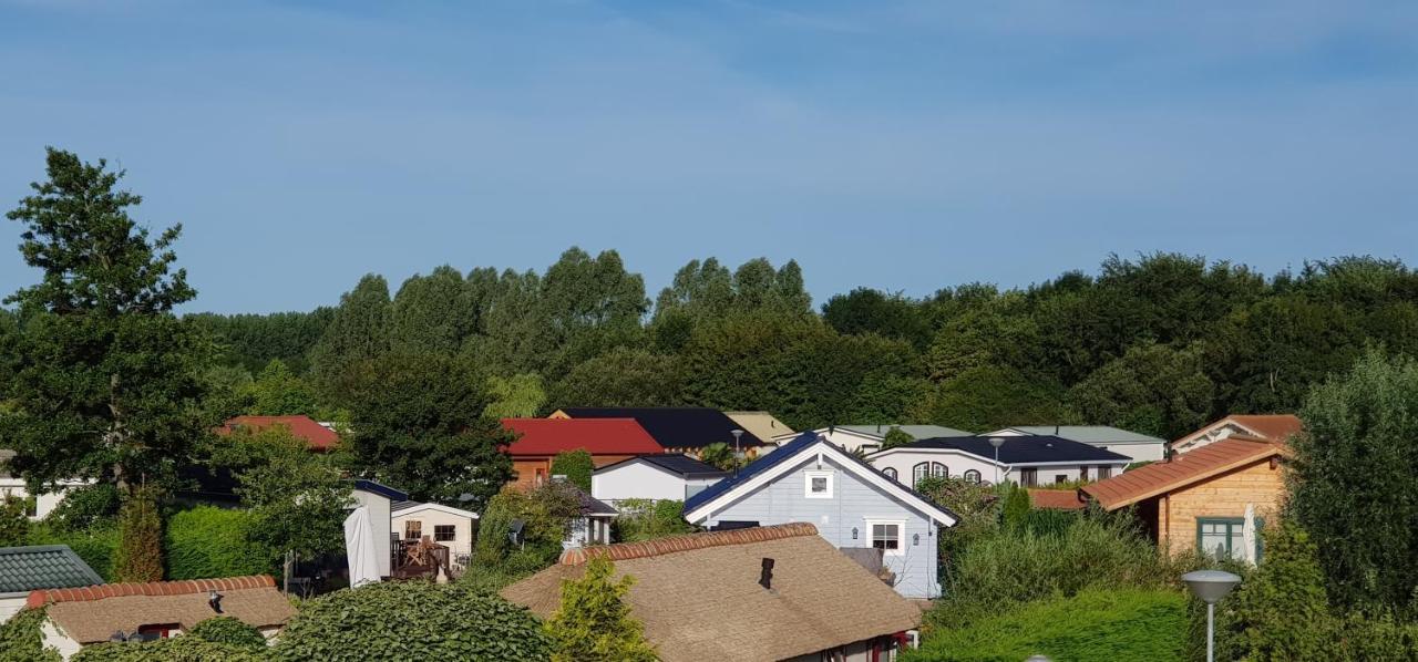 Villa Emilia - Gemuetliches Kinderfreundliches Blockhaus Mit Umzaeuntem Garten シント・アナラント エクステリア 写真