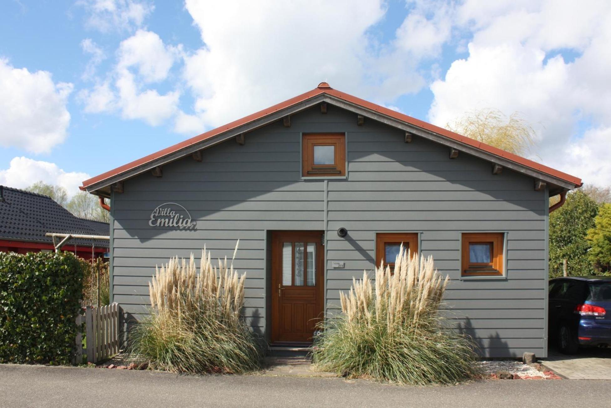Villa Emilia - Gemuetliches Kinderfreundliches Blockhaus Mit Umzaeuntem Garten シント・アナラント エクステリア 写真